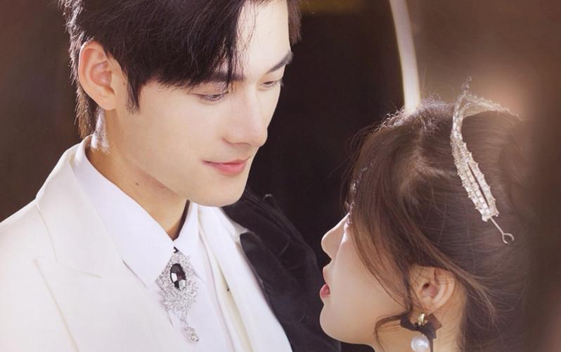 觉醒后，我成了霸总白月光全集(大结局)